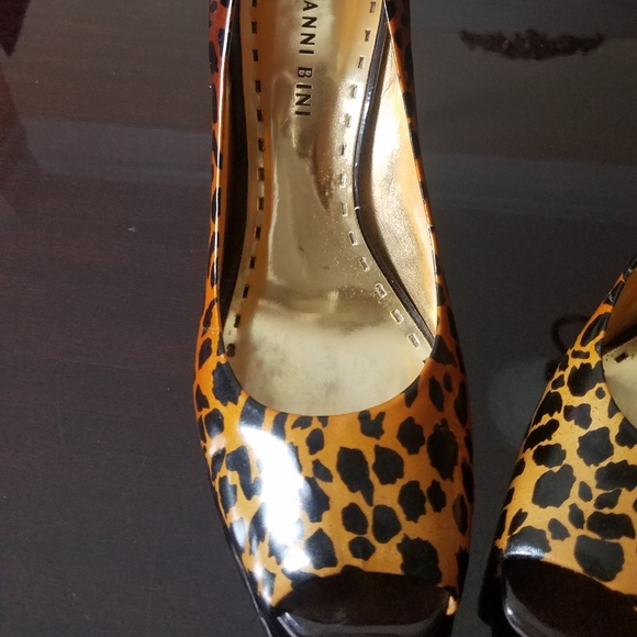 Gianni Bini Cheetah print Peeptoe leather heels - Picture 8 of 10